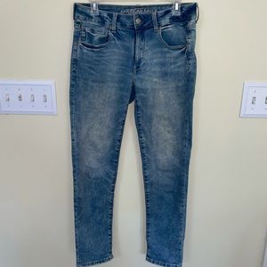 American Eagle light wash, short skinny jeans